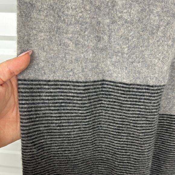 Cashmere Gray and Black Knit Scarf with Color-Block Design - Picture 3 of 4